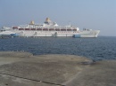 dalian-ship-near.sea.shore * 1280 x 960 * (607KB)
