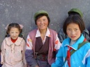 daocheng.riwa-girls.and.mother * 1280 x 960 * (322KB)